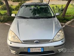 Grigio Usata 2004 Ford Focus Tre volumi | 1800 € (Cara)