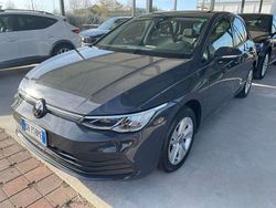 Grigio Usata 2022 VW Golf VIII Life Tre volumi | 16.400 € (Ottimo prezzo)