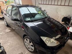 Usata 2004 Ford Focus Ambiente Tre volumi | 950 € (Ottimo prezzo)