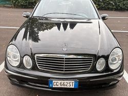 Nero Usata 2003 Mercedes E240 Tre volumi | 8000 €