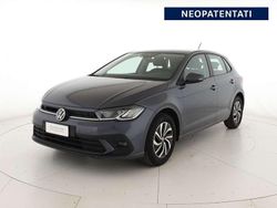 Smoky grey metallizzato Usata 2023 VW Polo Life Tre volumi | 18.900 € (Buon prezzo)