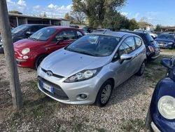 Argento Usata 2010 Ford Fiesta Titanium Tre volumi | 2700 € (Ottimo prezzo)