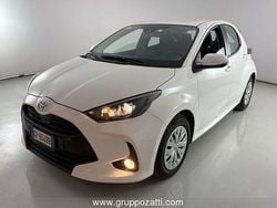 Verde Usata 2023 Toyota Yaris Active Tre volumi | 13.900 € (Buon prezzo)