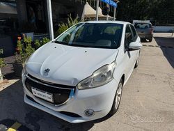 Bianco Usata 2014 Peugeot 208 Active Due volumi | 6500 € (Buon prezzo)