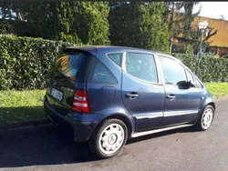 Blu/azzurro Usata 2002 Mercedes 170 Due volumi | 500 €