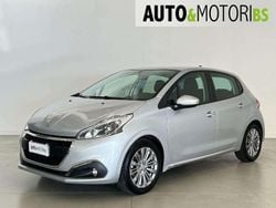 Argento Usata 2018 Peugeot 208 Active Due volumi | 8500 € (Buon prezzo)
