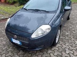 Nero Usata 2009 Fiat Grande Punto Due volumi | 2400 € (Cara)