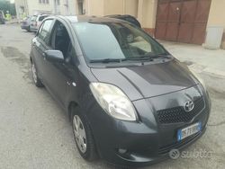 Grigio Usata 2008 Toyota Yaris Tre volumi | 2699 € (Buon prezzo)