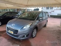 Grigio Usata 2016 Peugeot 5008 Business-Line Monovolume | 8500 € (Buon prezzo)
