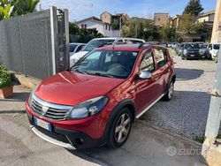 Rosso Usata 2011 Dacia Sandero Stepway Tre volumi | 3900 € (Buon prezzo)