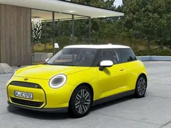 Sunny side yellow Nuova 2025 Mini Cooper SE Classic Due volumi | 32.385 € (Super prezzo)