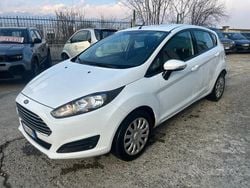 Bianco Usata 2012 Ford Fiesta Tre volumi | 5900 € (Buon prezzo)