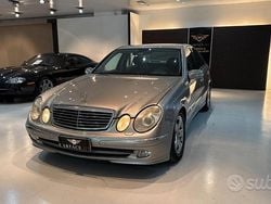 Grigio Usata 2004 Mercedes E270 Tre volumi | 3900 € (Buon prezzo)