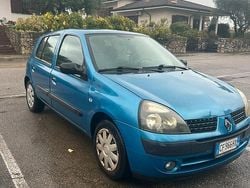 Blu Usata 2003 Renault Clio II Tre volumi | 850 €