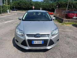 Grigio Usata 2014 Ford Focus Tre volumi | 7400 € (Ottimo prezzo)