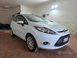 Bianco Usata 2009 Ford Fiesta Due volumi | 3800 € (Buon prezzo)