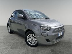 Grigio scuro Usata 2023 Fiat 500e Action Tre volumi | 17.790 € (Buon prezzo)