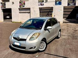 Grigio Usata 2010 Toyota Yaris Due volumi | 4700 € (Buon prezzo)
