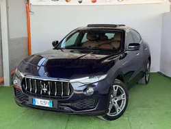 Blu/azzurro Usata 2017 Maserati Levante GranLusso SUV | 32.999 € (Ottimo prezzo)