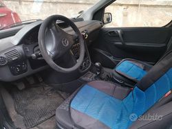 Nero Usata 2003 Mercedes Vaneo Monovolume | 5000 €
