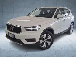 Bianco Usata 2021 Volvo XC40 Momentum SUV | 24.900 € (Buon prezzo)