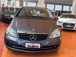 Grigio Usata 2010 Mercedes A160 Elegance Tre volumi | 3900 € (Buon prezzo)