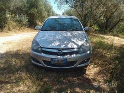 Grigio Usata 2007 Opel Astra Coupé | 5000 € (Molto cara)