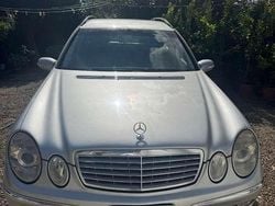Argento Usata 2005 Mercedes E270 Elegance Station wagon | 3000 € (Buon prezzo)