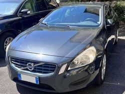 Grigio Usata 2012 Volvo V60 Momentum Station wagon | 6500 € (Buon prezzo)