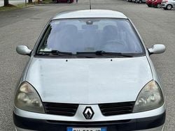 Grigio Usata 2005 Renault Clio II Tre volumi | 1990 € (Ottimo prezzo)