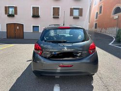 Grigio Usata 2017 Peugeot 208 Due volumi | 6000 € (Buon prezzo)