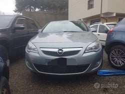 Grigio Usata 2010 Opel Astra Tre volumi | 4500 € (Cara)