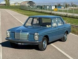 Blu/azzurro Usata 1968 Mercedes W115 Tre volumi | 12.500 €