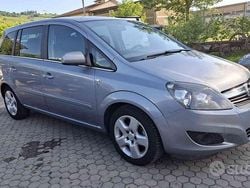 Grigio Usata 2010 Opel Zafira Monovolume | 4400 € (Buon prezzo)