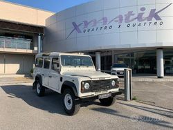 Bianco pastello Usata 2004 Land Rover Defender SUV | 29.500 € (Molto cara)