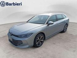 Argento Nuova 2025 VW Passat Business Station wagon | 47.900 € (Buon prezzo)