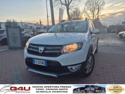 Bianco Usata 2016 Dacia Sandero Stepway Tre volumi | 8600 € (Buon prezzo)