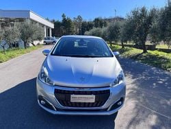Grigio metallizzato Usata 2016 Peugeot 208 Allure Due volumi | 10.500 € (Molto cara)