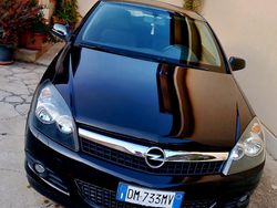 Nero Usata 2009 Opel Astra GTC Due volumi | 4000 € (Molto cara)