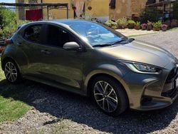 Bronzo Usata 2024 Toyota Yaris Lounge Tre volumi | 23.500 € (Buon prezzo)