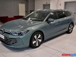 Verde Usata 2025 VW Passat Business+ Station wagon | 37.900 € (Buon prezzo)