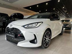 Bianco Usata 2024 Toyota Yaris Hybrid Sport Tre volumi | 25.900 € (Molto cara)