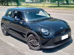Nero Usata 2024 Mini Cooper Essential Due volumi | 29.500 € (Cara)