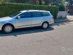 Grigio Usata 2009 VW Passat Station wagon | 2500 € (Buon prezzo)