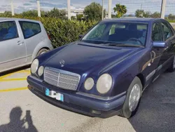 Blu Usata 1999 Mercedes E250 Elegance Tre volumi | 1900 € (Super prezzo)