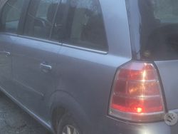 Grigio Usata 2006 Opel Zafira Monovolume | 500 € (Super prezzo)