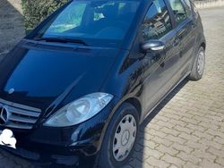 Nero Usata 2006 Mercedes A180 Tre volumi | 2000 € (Buon prezzo)