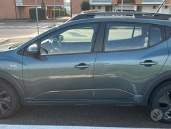 Verde Usata 2024 Dacia Sandero Expression Tre volumi | 15.900 € (Buon prezzo)