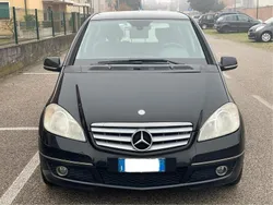 Nero Usata 2010 Mercedes A180 Avantgarde Tre volumi | 2499 € (Buon prezzo)