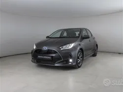 Grigio Usata 2021 Toyota Yaris Hybrid Trend Tre volumi | 15.300 € (Buon prezzo)
